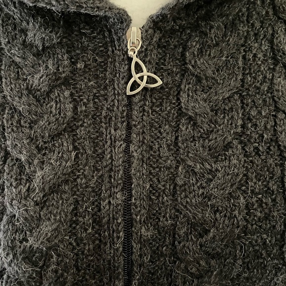 Inis Crafts 100% merino wool size small dark grey full zip cable sweater - Picture 9 of 10